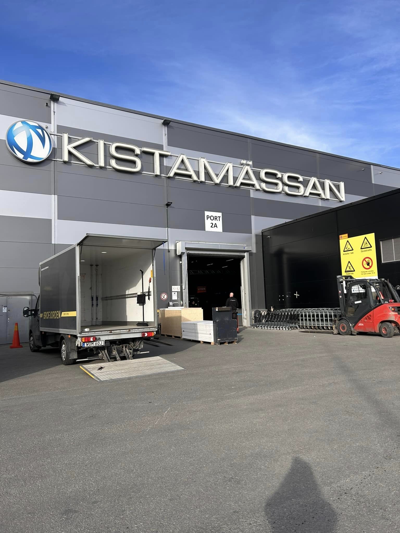 Ta ett lån från banken för att ha råd att ställa ut på Kistamässan.